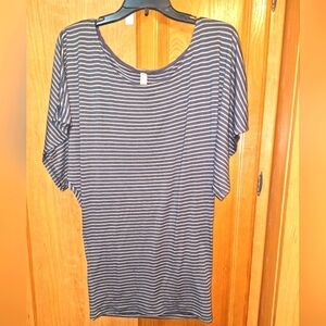 Lani California short dolman sleeves blouse in a small but fits very loosely